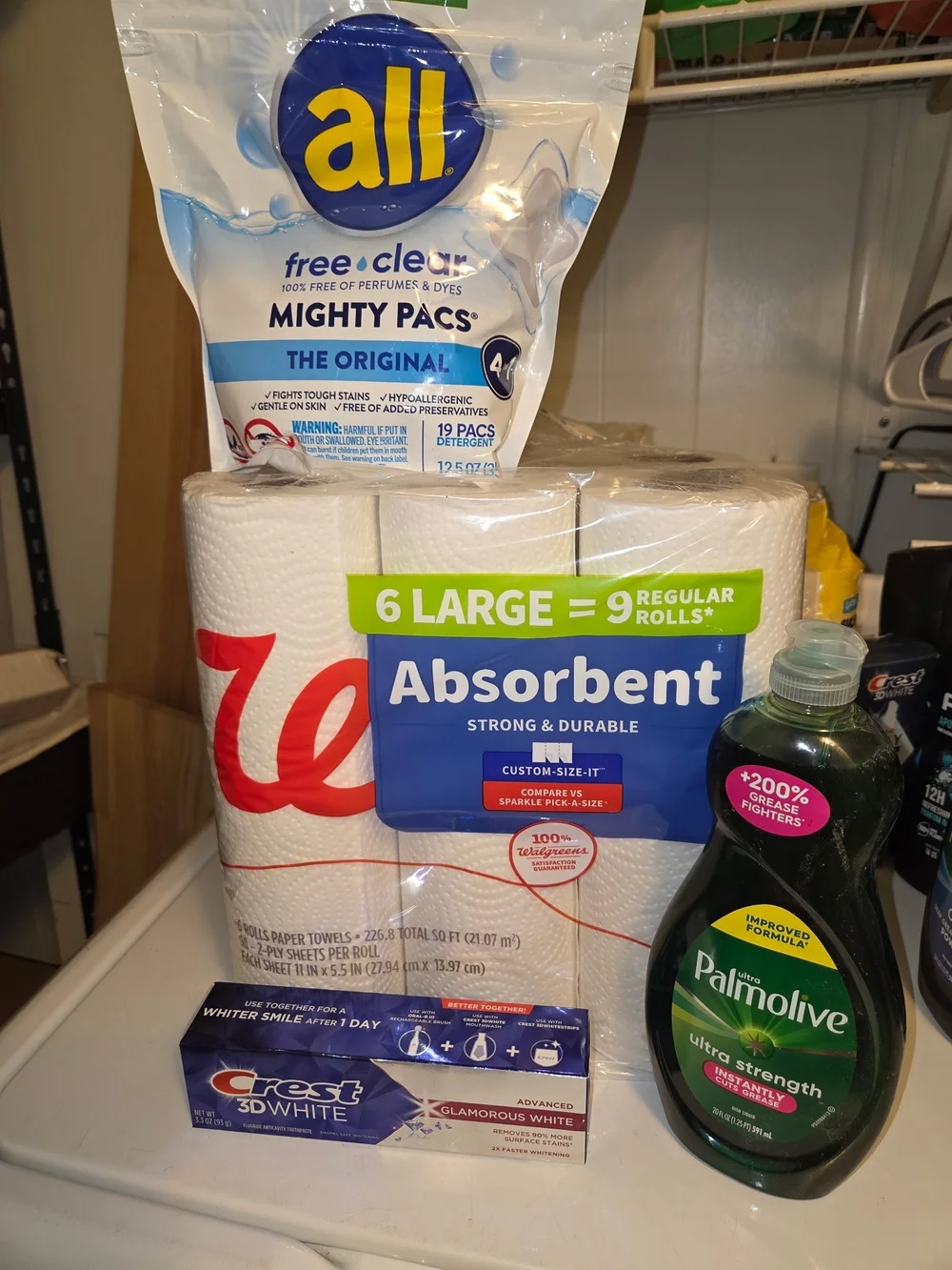 Absorbent Paper Towels - White, 6 Large Rolls